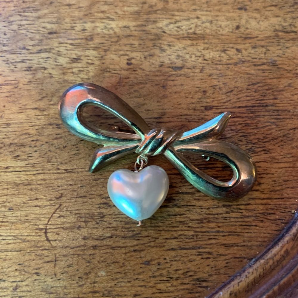 Vintage bow and Pearl drop heart brooch!